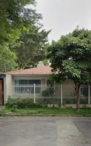 Casa à venda com 278m², 3 quartos e 4 vagas Casa à venda com 278m², 3 quartos e 4 vagasFachada