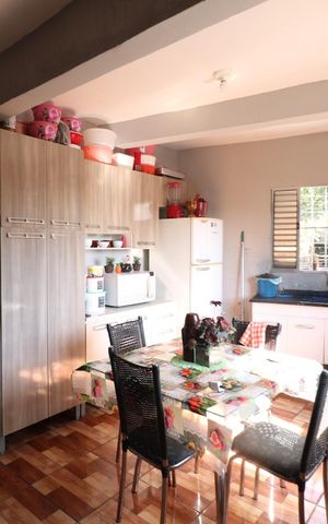 Casa à venda com 275m², 2 quartos e 2 vagas Casa à venda com 275m², 2 quartos e 2 vagasSala e Cozinha