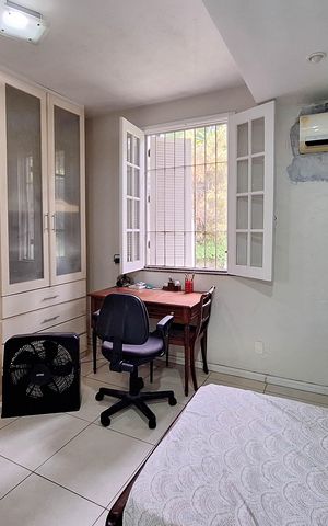 Casa de condomínio à venda com 270m², 4 quartos e 2 vagas Casa de condomínio à venda com 270m², 4 quartos e 2 vagasSuíte 3