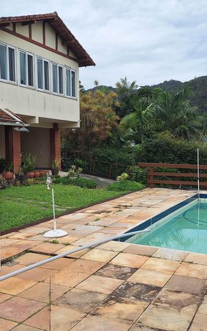 Casa de condomínio à venda com 270m², 4 quartos e 2 vagas Casa de condomínio à venda com 270m², 4 quartos e 2 vagasQuintal