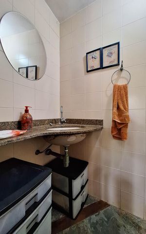 Casa de condomínio à venda com 270m², 4 quartos e 2 vagas Casa de condomínio à venda com 270m², 4 quartos e 2 vagasLavabo