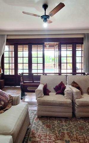 Casa de condomínio à venda com 270m², 4 quartos e 2 vagas Casa de condomínio à venda com 270m², 4 quartos e 2 vagasSala 1