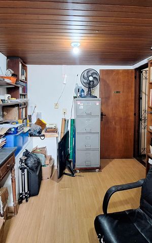 Casa de condomínio à venda com 270m², 4 quartos e 2 vagas Casa de condomínio à venda com 270m², 4 quartos e 2 vagasEscritório