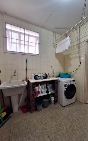 Casa de condomínio à venda com 270m², 4 quartos e 2 vagas Casa de condomínio à venda com 270m², 4 quartos e 2 vagasLavanderia