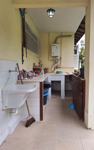 Casa de condomínio à venda com 270m², 4 quartos e 2 vagas Casa de condomínio à venda com 270m², 4 quartos e 2 vagasÁrea de Serviço