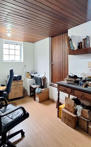 Casa de condomínio à venda com 270m², 4 quartos e 2 vagas Casa de condomínio à venda com 270m², 4 quartos e 2 vagasEscritório