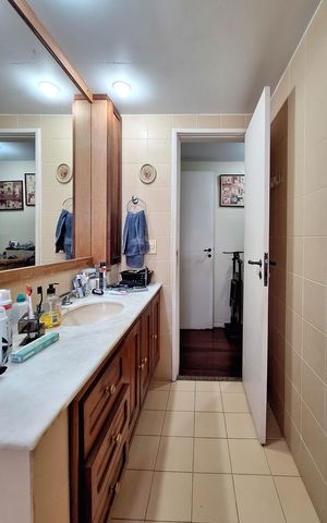 Casa de condomínio à venda com 270m², 4 quartos e 2 vagas Casa de condomínio à venda com 270m², 4 quartos e 2 vagasBanheiro da Suíte 1