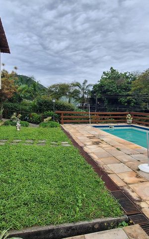 Casa de condomínio à venda com 270m², 4 quartos e 2 vagas Casa de condomínio à venda com 270m², 4 quartos e 2 vagasQuintal