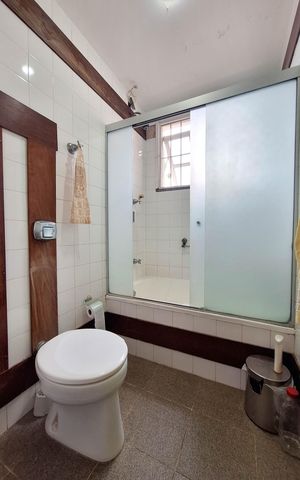 Casa de condomínio à venda com 270m², 4 quartos e 2 vagas Casa de condomínio à venda com 270m², 4 quartos e 2 vagasBanheiro da Suíte 2