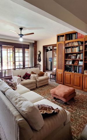 Casa de condomínio à venda com 270m², 4 quartos e 2 vagas Casa de condomínio à venda com 270m², 4 quartos e 2 vagasSala 1