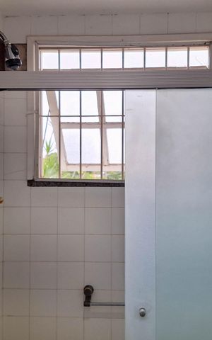 Casa de condomínio à venda com 270m², 4 quartos e 2 vagas Casa de condomínio à venda com 270m², 4 quartos e 2 vagasBanheiro da Suíte 2