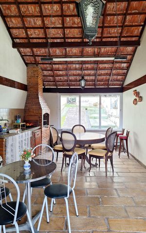 Casa de condomínio à venda com 270m², 4 quartos e 2 vagas Casa de condomínio à venda com 270m², 4 quartos e 2 vagasÁrea gourmet