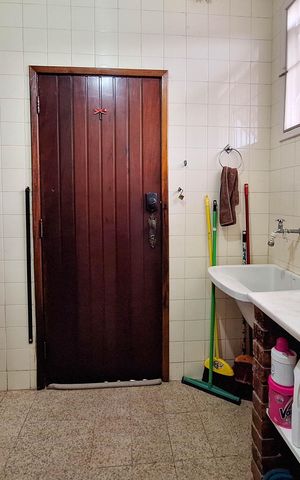 Casa de condomínio à venda com 270m², 4 quartos e 2 vagas Casa de condomínio à venda com 270m², 4 quartos e 2 vagasLavanderia