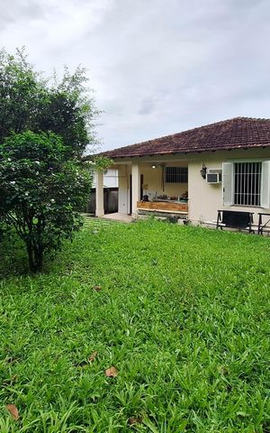 Casa de condomínio à venda com 270m², 4 quartos e 2 vagas Casa de condomínio à venda com 270m², 4 quartos e 2 vagasQuintal