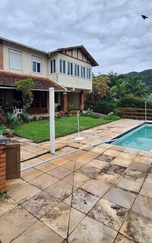 Casa de condomínio à venda com 270m², 4 quartos e 2 vagas Casa de condomínio à venda com 270m², 4 quartos e 2 vagasQuintal