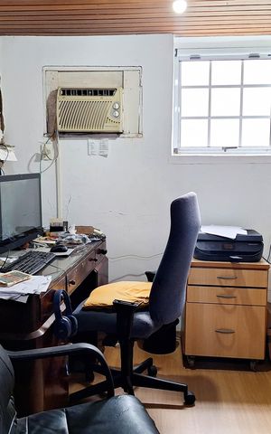 Casa de condomínio à venda com 270m², 4 quartos e 2 vagas Casa de condomínio à venda com 270m², 4 quartos e 2 vagasEscritório