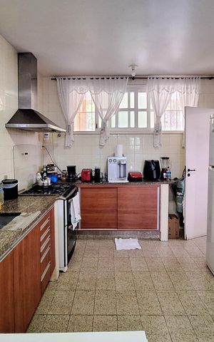 Casa de condomínio à venda com 270m², 4 quartos e 2 vagas Casa de condomínio à venda com 270m², 4 quartos e 2 vagasCozinha