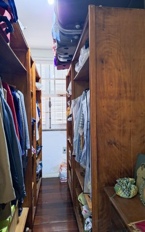 Casa de condomínio à venda com 270m², 4 quartos e 2 vagas Casa de condomínio à venda com 270m², 4 quartos e 2 vagasCloset da suíte 1