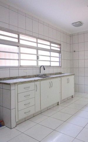 Casa para alugar com 140m², 4 quartos e 3 vagas