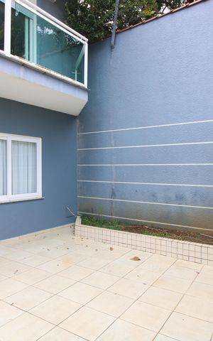 Casa à venda com 216m², 3 quartos e 2 vagas Casa à venda com 216m², 3 quartos e 2 vagasÁrea externa