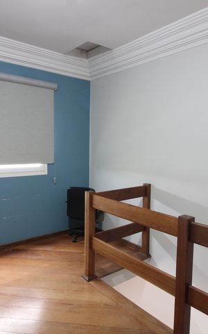 Casa à venda com 216m², 3 quartos e 2 vagas Casa à venda com 216m², 3 quartos e 2 vagasCorredor