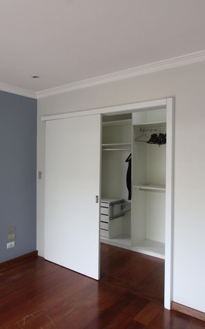 Casa à venda com 216m², 3 quartos e 2 vagas Casa à venda com 216m², 3 quartos e 2 vagasSuíte