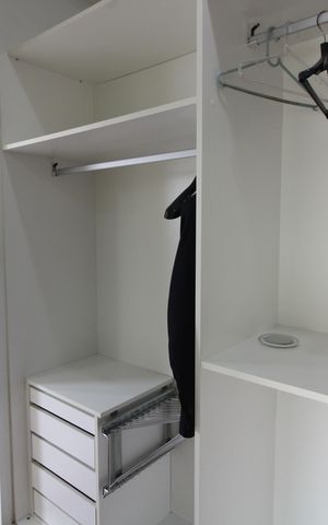 Casa à venda com 216m², 3 quartos e 2 vagas Casa à venda com 216m², 3 quartos e 2 vagasCloset da suíte