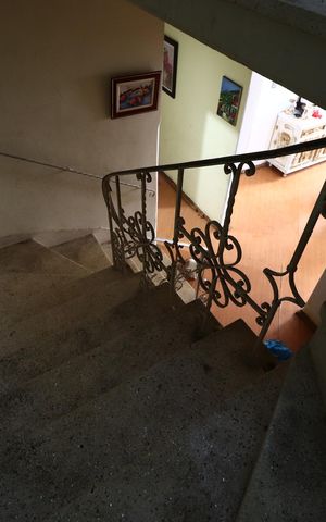 Casa à venda com 300m², 5 quartos e 5 vagasEscada