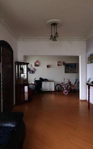 Casa à venda com 300m², 5 quartos e 5 vagasSala