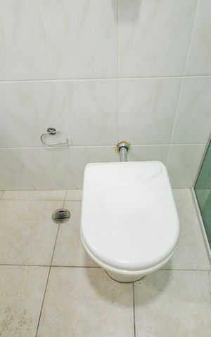 Casa para alugar com 200m², 2 quartos e 4 vagas Casa para alugar com 200m², 2 quartos e 4 vagasBanheiro da Suíte 1