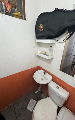 Casa à venda com 250m², 2 quartos e 2 vagasBanheiro da Loja