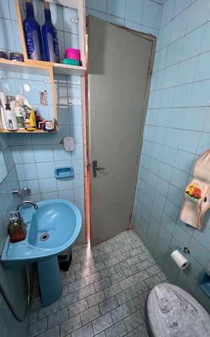Casa à venda com 250m², 2 quartos e 2 vagasBanheiro 