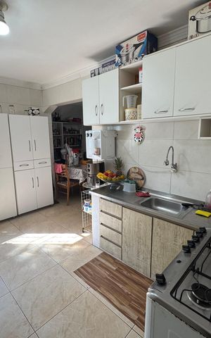 Casa à venda com 250m², 2 quartos e 2 vagasCozinha