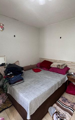 Casa à venda com 250m², 2 quartos e 2 vagasSuíte 