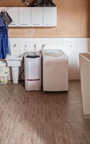 Casa à venda com 127m², 3 quartos e 2 vagas Casa à venda com 127m², 3 quartos e 2 vagasÁrea de Serviço