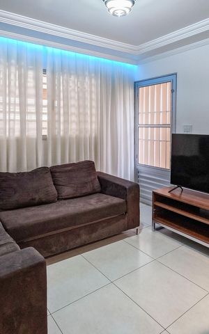 Casa à venda com 127m², 3 quartos e 2 vagas Casa à venda com 127m², 3 quartos e 2 vagasSala