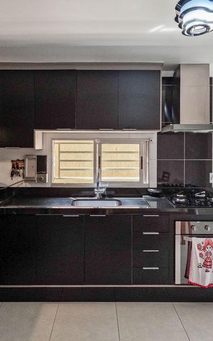 Casa à venda com 127m², 3 quartos e 2 vagas Casa à venda com 127m², 3 quartos e 2 vagasCozinha