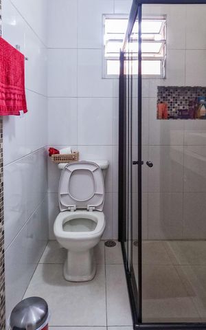 Casa à venda com 127m², 3 quartos e 2 vagas Casa à venda com 127m², 3 quartos e 2 vagasBanheiro Social