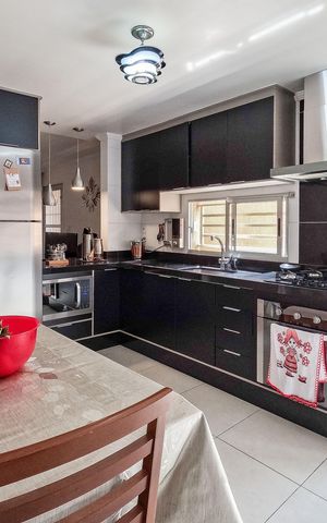 Casa à venda com 127m², 3 quartos e 2 vagas Casa à venda com 127m², 3 quartos e 2 vagasCozinha