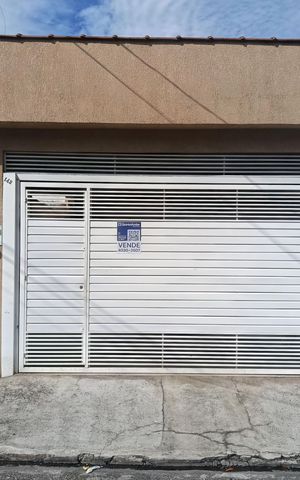 Casa à venda com 127m², 3 quartos e 2 vagas Casa à venda com 127m², 3 quartos e 2 vagasFachada