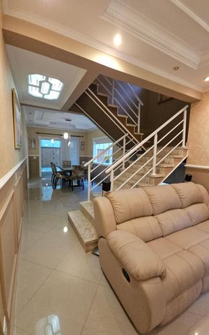 Casa de condomínio para alugar com 300m², 5 quartos e 4 vagasSala