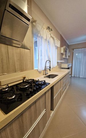 Casa de condomínio para alugar com 300m², 5 quartos e 4 vagasCozinha