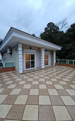 Casa de condomínio para alugar com 300m², 5 quartos e 4 vagasVaranda