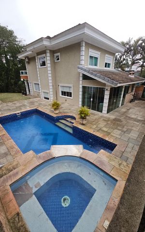 Casa de condomínio para alugar com 300m², 5 quartos e 4 vagasPiscina