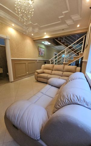 Casa de condomínio para alugar com 300m², 5 quartos e 4 vagasSala