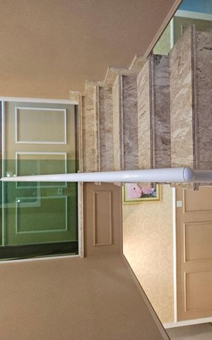 Casa de condomínio para alugar com 300m², 5 quartos e 4 vagasEscada