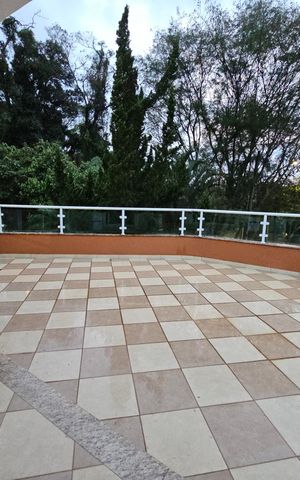Casa de condomínio para alugar com 300m², 5 quartos e 4 vagasVaranda