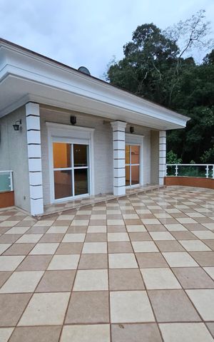 Casa de condomínio para alugar com 300m², 5 quartos e 4 vagasVaranda