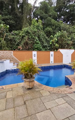 Casa de condomínio para alugar com 300m², 5 quartos e 4 vagasPiscina