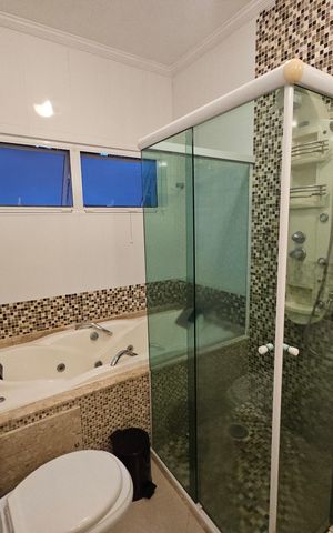 Casa de condomínio para alugar com 300m², 5 quartos e 4 vagasBanheiro da Suíte